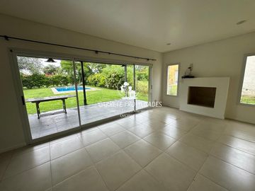 Oportunidad! Casa en venta 4 amb. y pileta. Barrio Santa Guadalupe. Pilar.