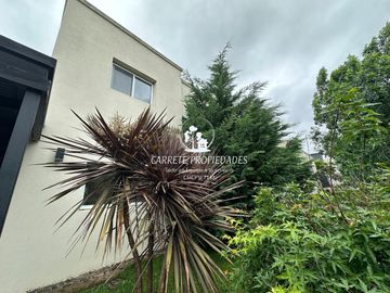 Oportunidad! Casa en venta 4 amb. y pileta. Barrio Santa Guadalupe. Pilar.