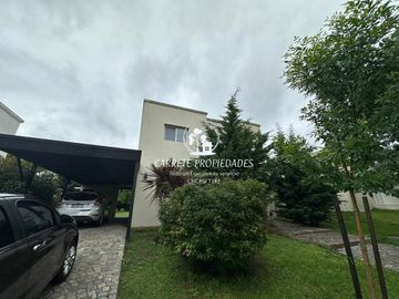 Oportunidad! Casa en venta 4 amb. y pileta. Barrio Santa Guadalupe. Pilar.