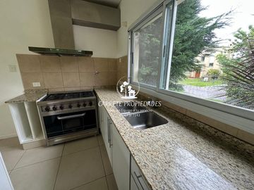 Oportunidad! Casa en venta 4 amb. y pileta. Barrio Santa Guadalupe. Pilar.