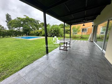 Oportunidad! Casa en venta 4 amb. y pileta. Barrio Santa Guadalupe. Pilar.