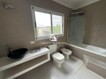 Oportunidad! Casa en venta 4 amb. y pileta. Barrio Santa Guadalupe. Pilar.
