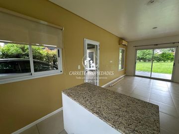 Oportunidad! Casa en venta 4 amb. y pileta. Barrio Santa Guadalupe. Pilar.