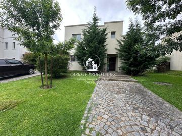 Oportunidad! Casa en venta 4 amb. y pileta. Barrio Santa Guadalupe. Pilar.