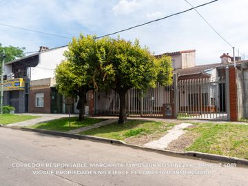 Casa en venta c/ cochera en Temperley