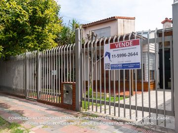 Casa en venta c/ cochera en Temperley