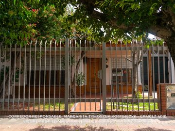Casa en venta c/ cochera en Temperley