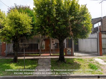 Casa en venta c/ cochera en Temperley