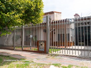 Casa en venta c/ cochera en Temperley