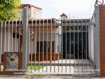 Casa en venta c/ cochera en Temperley