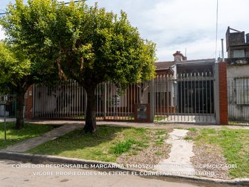 Casa en venta c/ cochera en Temperley