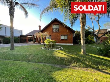 Casa Apta a Crédito en Venta en Barrio Cerrado Los Sauces