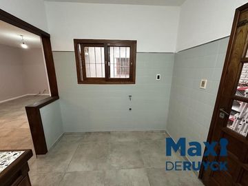 Casa 3 ambientes, verde, quincho