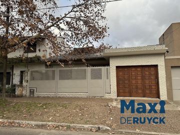 Casa 3 ambientes, verde, quincho