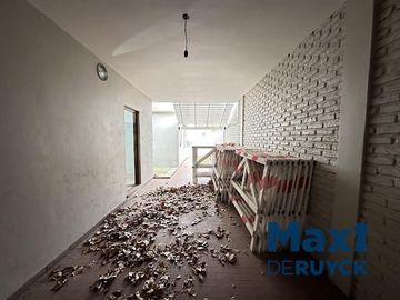 Casa 3 ambientes, verde, quincho