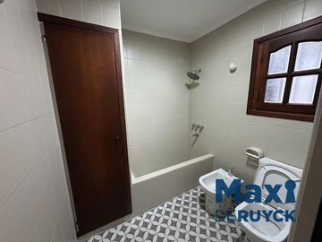 Casa 3 ambientes, verde, quincho