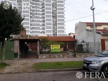 Venta de Casa 3 ambientes en Wilde con cochera (24713)