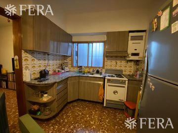 Venta de Casa 3 ambientes en Wilde con cochera (24713)