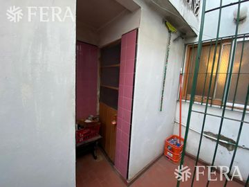 Venta de Casa 3 ambientes en Wilde con cochera (24713)