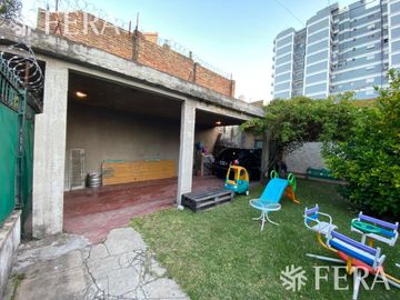 Venta de Casa 3 ambientes en Wilde con cochera (24713)