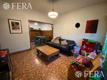 Venta de Casa 3 ambientes en Wilde con cochera (24713)