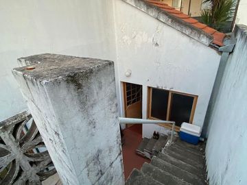 Venta de Casa 3 ambientes en Wilde con cochera (24713)