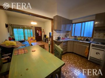 Venta de Casa 3 ambientes en Wilde con cochera (24713)