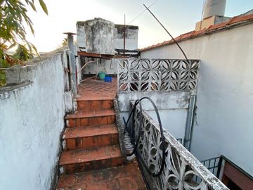 Venta de Casa 3 ambientes en Wilde con cochera (24713)