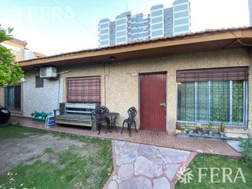 Venta de Casa 3 ambientes en Wilde con cochera (24713)