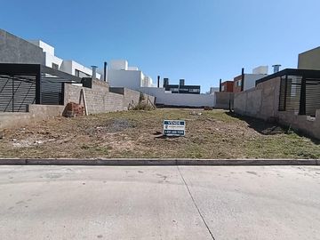 Lote central de 360 Mts2 Costas de Manantiales -  APTO DUPLEX