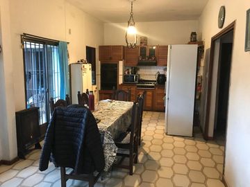 CASA EN BANFIELD O. ACEPTA PERMUTA!APTO CREDITO!