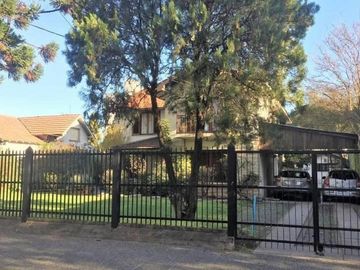 Casa en venta - 8 Dormitorios 5 Baños - Cochera - 1.160Mts2 - Villa Ballester