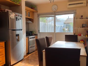 Triplex en venta en Olivos-4ambientes-Patio-Quincho-Apto crédito.