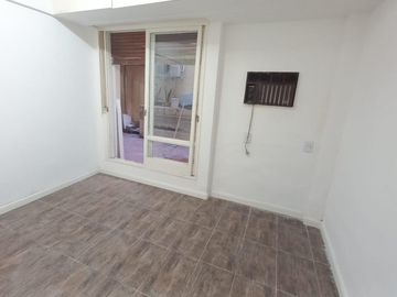 Centro Plaza San Martin, 2 ambientes con patio, excelente ubicacion, apto credito, vivienda, profes