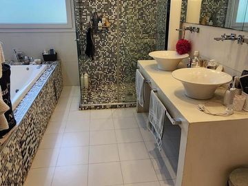 4 DORMITORIOS. AL RIO. NOR-OESTE. APTA CREDITO.