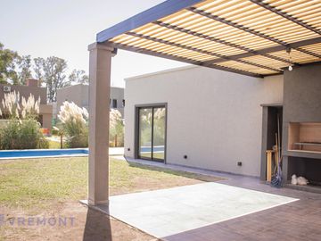 Casa 4 amb a estrenar en Alvarez del Bosque con Pileta