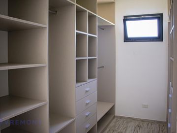 Casa 4 amb a estrenar en Alvarez del Bosque con Pileta