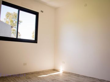 Casa 4 amb a estrenar en Alvarez del Bosque con Pileta