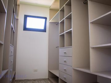 Casa 4 amb a estrenar en Alvarez del Bosque con Pileta