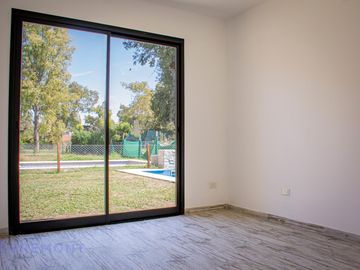 Casa 4 amb a estrenar en Alvarez del Bosque con Pileta