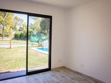 Casa 4 amb a estrenar en Alvarez del Bosque con Pileta