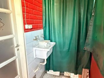 Amplio departamento de 2 dormitorios , Moreno 1era cuadra, Barrio Sur