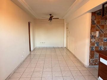 Amplio departamento de 2 dormitorios , Moreno 1era cuadra, Barrio Sur