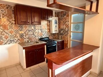 Amplio departamento de 2 dormitorios , Moreno 1era cuadra, Barrio Sur