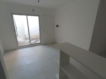 PH DE 3 AMBIENTES A ESTRENAR CON JARDIN Y TERRAZA EN VENTA. FLORIDA OESTE