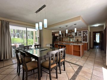 Casa en Venta - 3 Dormitorios 2 Baños - 1042mts2 - Pinamar