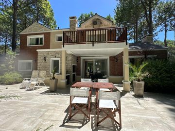 Casa en Venta - 3 Dormitorios 2 Baños - 1042mts2 - Pinamar