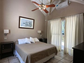 Casa en Venta - 3 Dormitorios 2 Baños - 1042mts2 - Pinamar