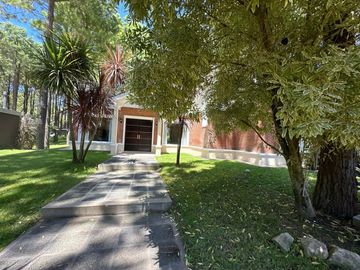 Casa en Venta - 3 Dormitorios 2 Baños - 1042mts2 - Pinamar