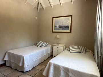 Casa en Venta - 3 Dormitorios 2 Baños - 1042mts2 - Pinamar